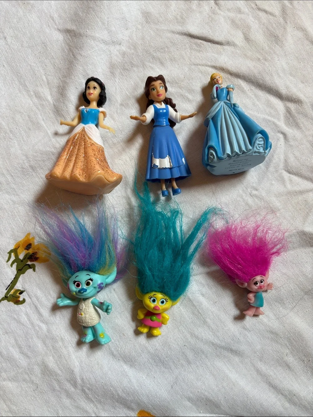 Disney Princess & Trolls Kids Toy Bundle - Blue, Teal, Pink( mini dolls)